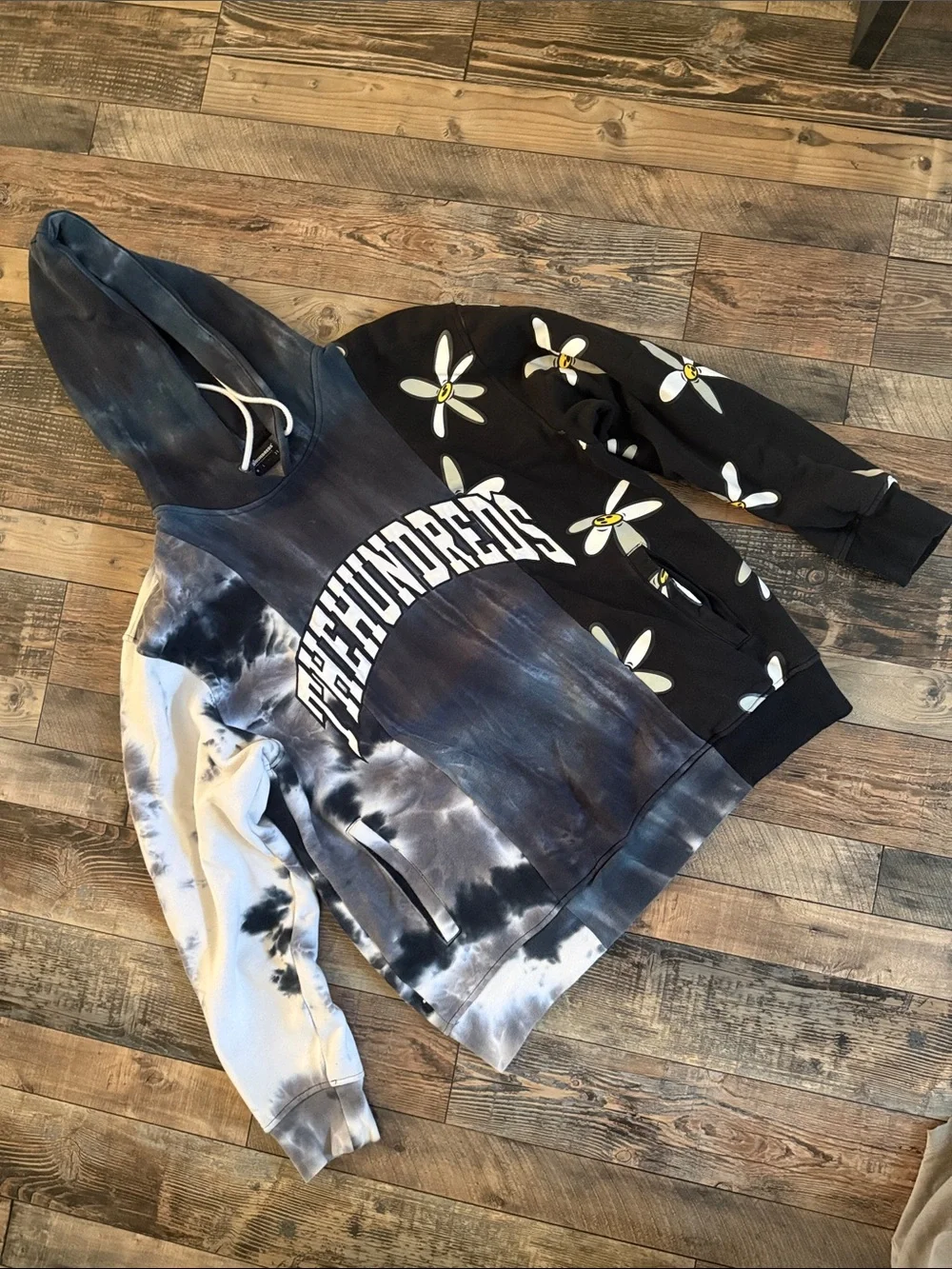The Hundreds Black, White, Navy Tie-Dye & Daisy Hoodie size XL